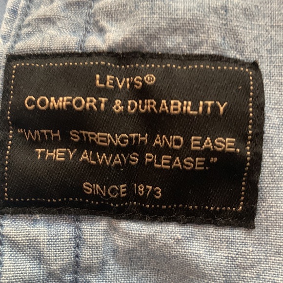 Men’s Levi’s, light blue, button-up shirt.  Size XL. - Picture 4 of 5